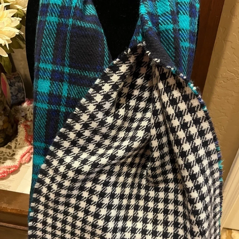 Talbots • plaid reversible soft scarf